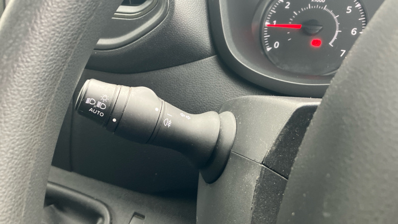 Renault Master Mwb Diesel Fwd MM35dCi 135 Business+ Medium Roof Van